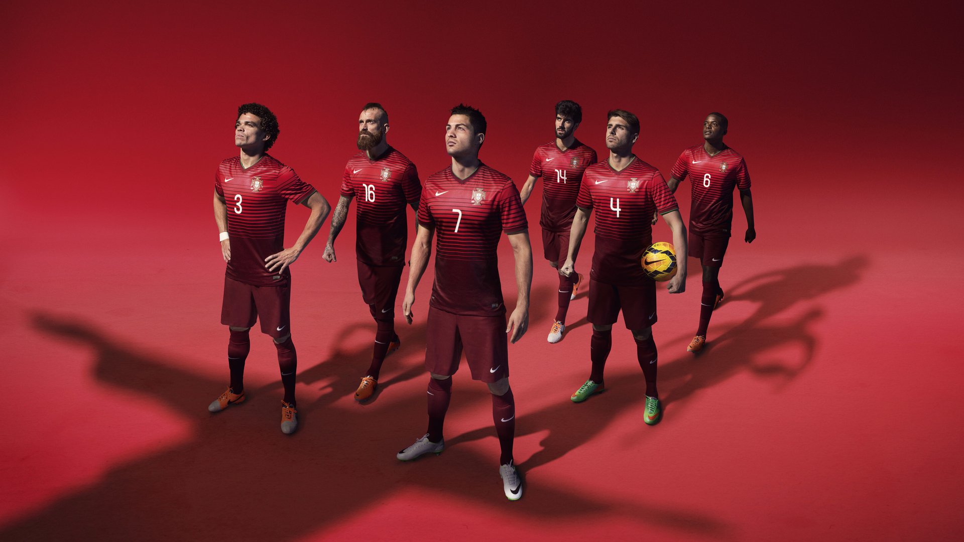 爆冷首场状态出色,美国队观众沸腾!,莱万多夫斯基重返赛场上演精彩一战